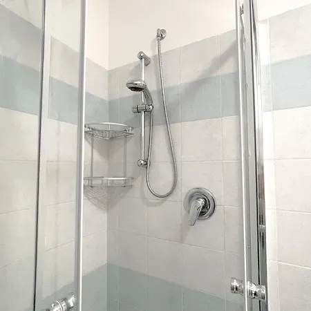 Marechiara - Independent Ground-floor Unit In With Private Patio, Just 50 M From The Sea And Steps From The Train Station Tatil Evi *