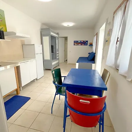Marechiara - Independent Ground-floor Unit In With Private Patio, Just 50 M From The Sea And Steps From The Train Station