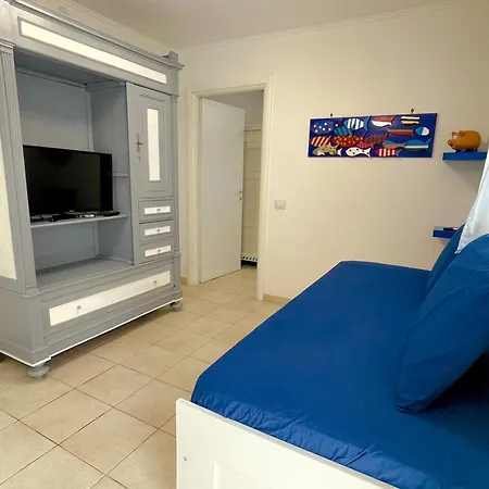 Marechiara - Independent Ground-floor Unit In With Private Patio, Just 50 M From The Sea And Steps From The Train Station Tatil Evi *