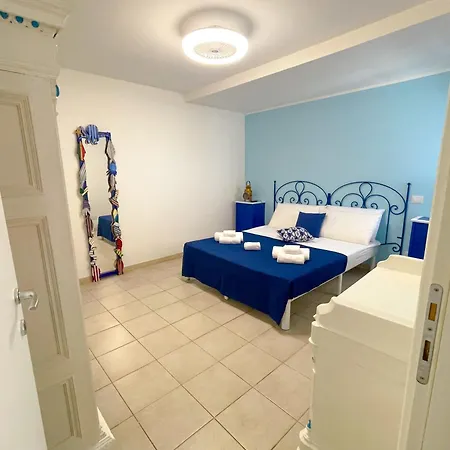 Tatil Evi Marechiara - Independent Ground-floor Unit In With Private Patio, Just 50 M From The Sea And Steps From The Train Station
