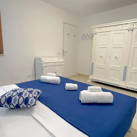 Tatil Evi Marechiara - Independent Ground-floor Unit In With Private Patio, Just 50 M From The Sea And Steps From The Train Station *
