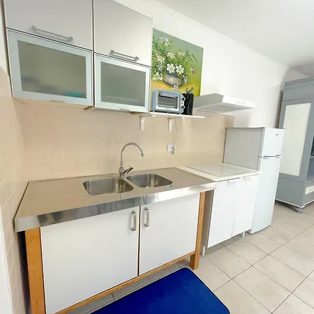 Marechiara - Independent Ground-floor Unit In With Private Patio, Just 50 M From The Sea And Steps From The Train Station