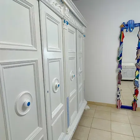 Marechiara - Independent Ground-floor Unit In With Private Patio, Just 50 M From The Sea And Steps From The Train Station Tatil Evi