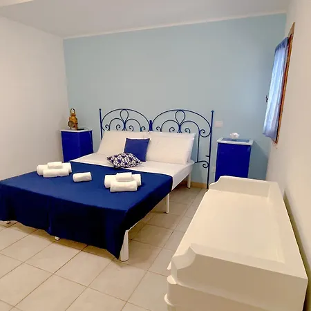 Marechiara - Independent Ground-floor Unit In With Private Patio, Just 50 M From The Sea And Steps From The Train Station *