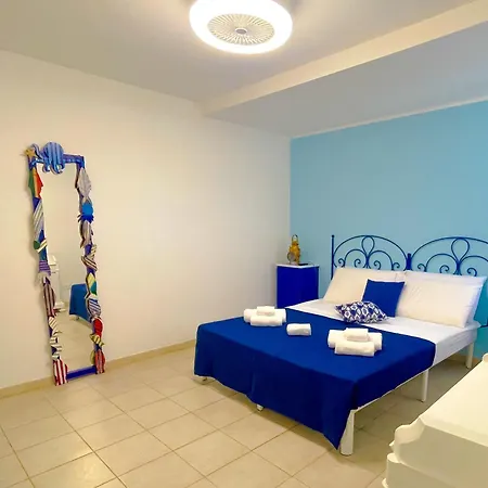 Marechiara - Independent Ground-floor Unit In With Private Patio, Just 50 M From The Sea And Steps From The Train Station