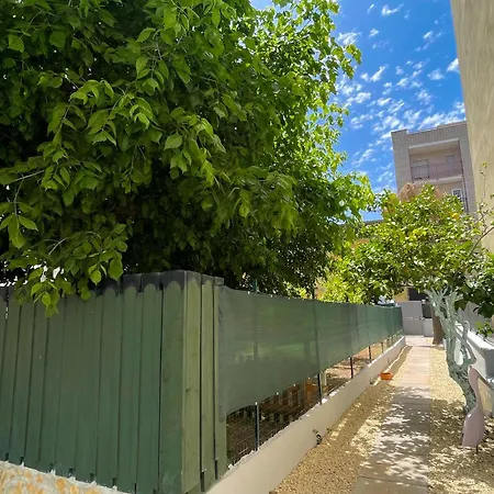 Marechiara - Independent Ground-floor Unit In With Private Patio, Just 50 M From The Sea And Steps From The Train Station